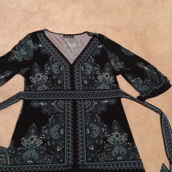 Apt. 9 Tops - 🌸 2/$12 Apt. 9  top with 3/4 sleeves